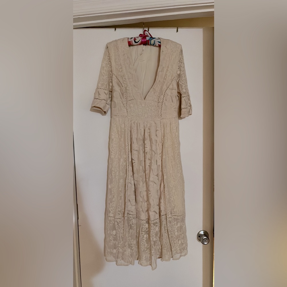 Free People lace dress. Elbow length sleeves. Worn once. Below the knee length.